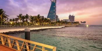 افضل 15 اماكن سياحية في جدة - دليل السياحة الشامل في جدة 2025