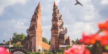 كم تكلفة السفر إلى اندونيسيا 10 أيام لشخصين (محدث 2025)